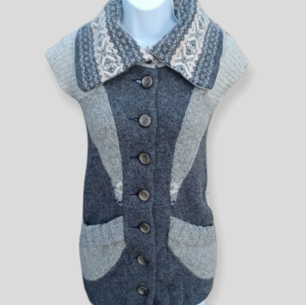 Preloved Sweater (Canadian Handmade) Size XS